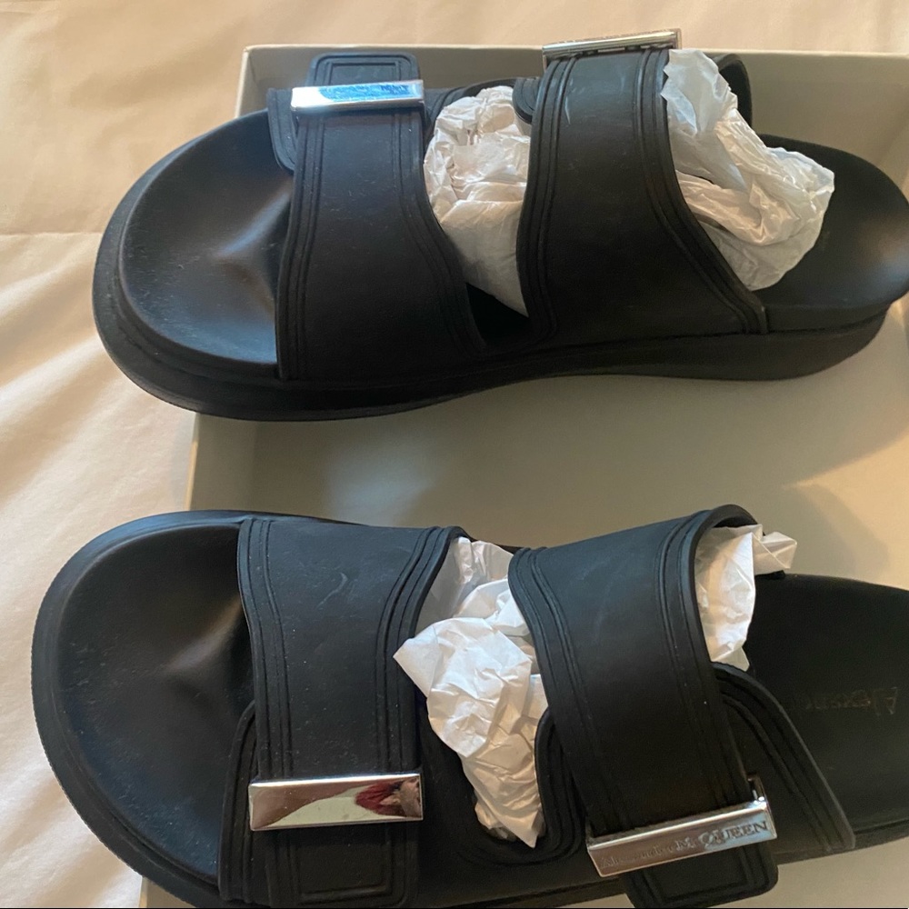 Alex McQueen black size 40
